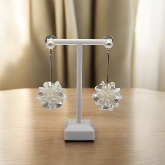 Pearl Flower Gold Drop Dangle Pearl Cluster Earrings - Picture 2 of 5